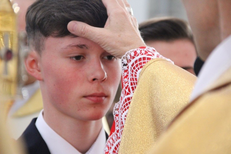 Bierzmowanie w Męcinie