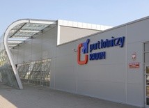 Terminal lotniska w Radomiu kolejny raz czeka na pasażerów