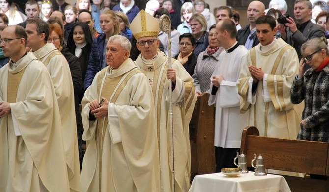 Duch przynagla do Caritas