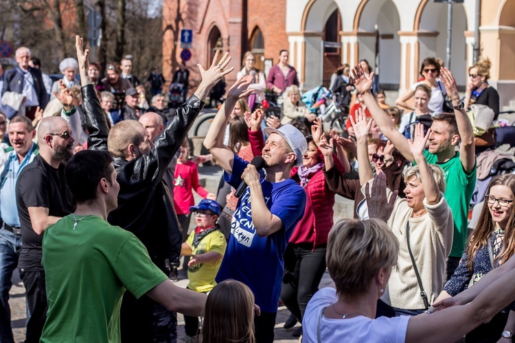 Olsztyn tańczy dla Jezusa!