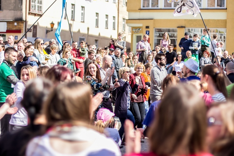 Olsztyn tańczy dla Jezusa!