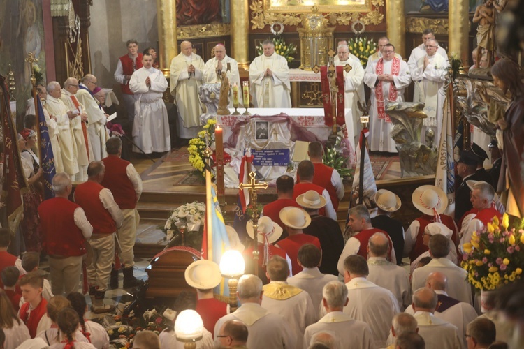 Pogrzeb śp. ks. prał. Jerzego Patalonga w Istebnej