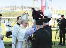 Eucharystia odbyła się na stadionie sportowym w dzielnicy Biały Kamień.