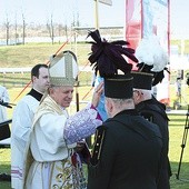 Eucharystia odbyła się na stadionie sportowym w dzielnicy Biały Kamień.