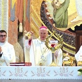 Biskup przewodniczył  Mszy św. przy relikwiach krwi Ojca Świętego.