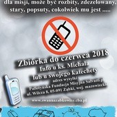 Stary telefon i zużyty znaczek 