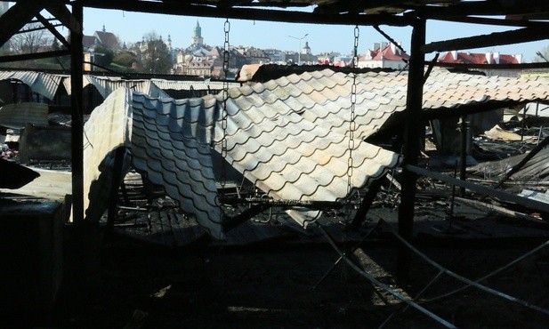 W Lublinie spłonął bazar przy ulicy Ruskiej