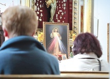 W kościele sióstr bernardynek wierni codziennie odmawiają modlitwę, którą Jezus podyktował s. Faustynie.