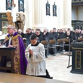 Skrzatusz, 5 kwietnia. Modlitwa przebłagania i wynagrodzenia. Obszerne fragmenty tekstu modlitwy na: koszalin.gosc.pl.