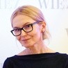 Katarzyna Jabłońska redaktor kwartalnika „Więź” (w latach 1997–2017 sekretarz redakcji), krytyk filmowy, współautorka m.in. książek napisanych z ks. Janem Kaczkowskim „Szału nie ma, jest rak” oraz „Żyć aż do końca. Instrukcja obsługi choroby”. Członkini Laboratorium „Więzi”. Mieszka w Warszawie.