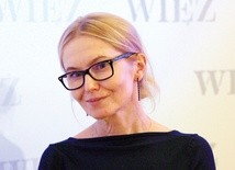 Katarzyna Jabłońska redaktor kwartalnika „Więź” (w latach 1997–2017 sekretarz redakcji), krytyk filmowy, współautorka m.in. książek napisanych z ks. Janem Kaczkowskim „Szału nie ma, jest rak” oraz „Żyć aż do końca. Instrukcja obsługi choroby”. Członkini Laboratorium „Więzi”. Mieszka w Warszawie.