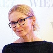 Katarzyna Jabłońska redaktor kwartalnika „Więź” (w latach 1997–2017 sekretarz redakcji), krytyk filmowy, współautorka m.in. książek napisanych z ks. Janem Kaczkowskim „Szału nie ma, jest rak” oraz „Żyć aż do końca. Instrukcja obsługi choroby”. Członkini Laboratorium „Więzi”. Mieszka w Warszawie.