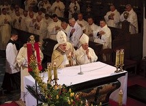 	Mszy św. przewodniczył biskup sandomierski.