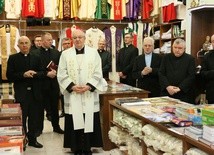 Abp Stanisław Budzik poświęcił odnowione Centrum Liturgiczne Fides