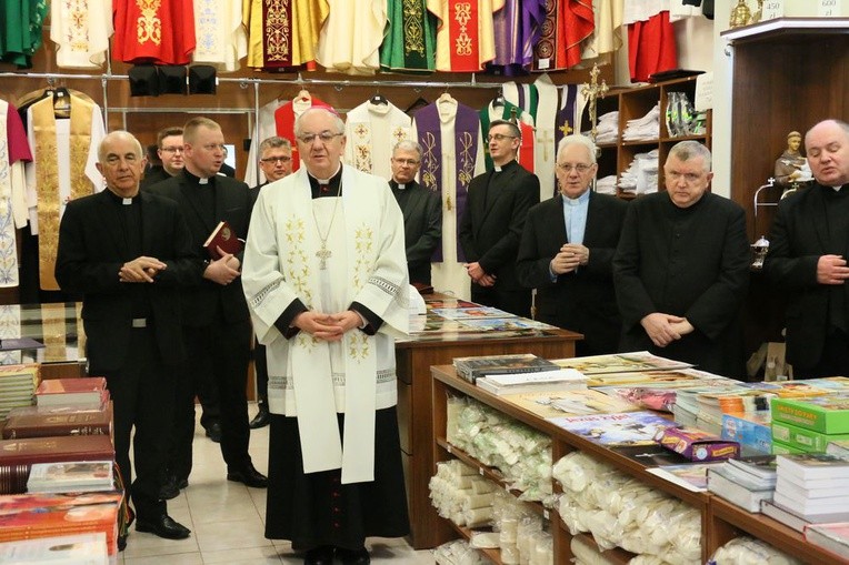 Abp Stanisław Budzik poświęcił odnowione Centrum Liturgiczne Fides