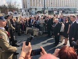 Pomnik Smoleński na razie bez krzyża