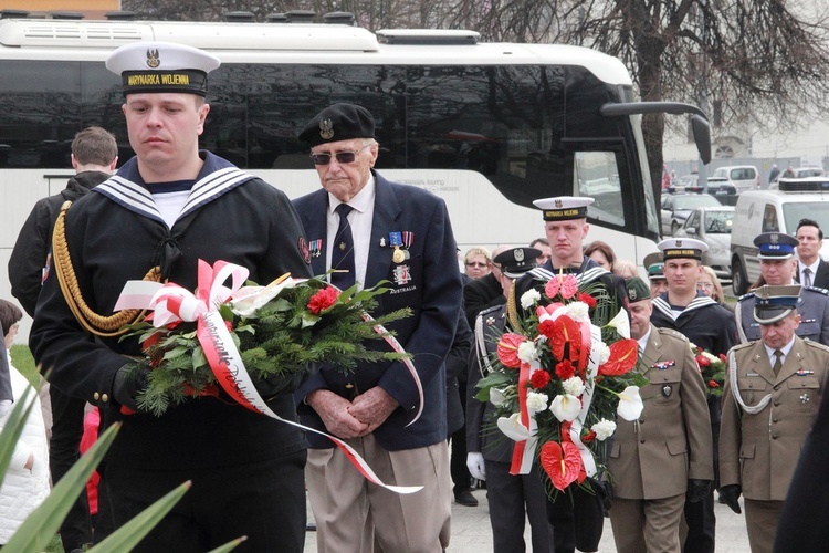 Uroczystości pod pomnikiem Anny Walentynowicz