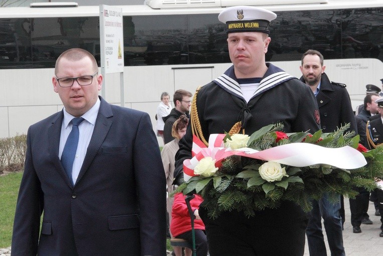 Uroczystości pod pomnikiem Anny Walentynowicz