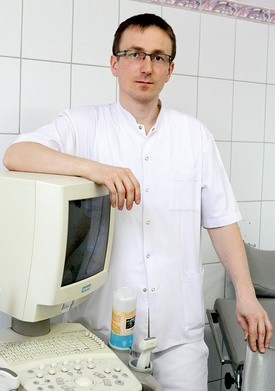 Doktor Lech Wojewodzic chciał być ortopedą, jednak w ostatniej chwili zdecydował się na zmianę specjalizacji.