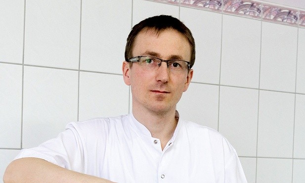 Doktor Lech Wojewodzic chciał być ortopedą, jednak w ostatniej chwili zdecydował się na zmianę specjalizacji.