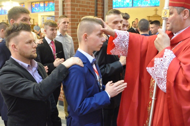Galeria 2 - Bierzmowanie w par. MBNP w Mielcu