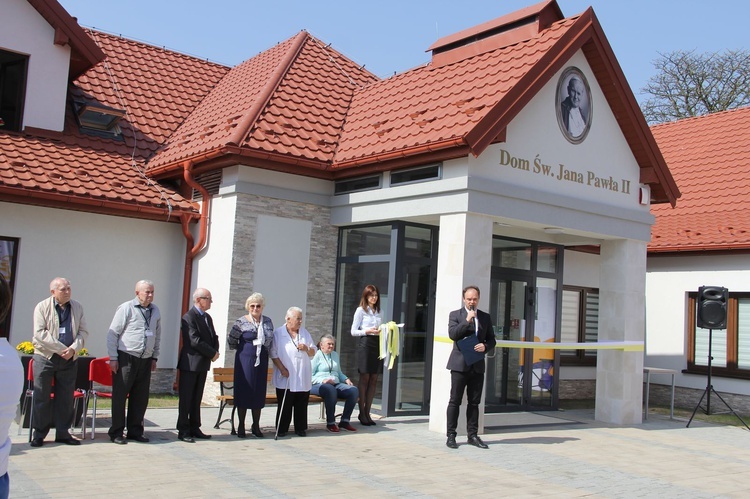 Poświęcenie Domu św. Jana Pawła II w Mielcu