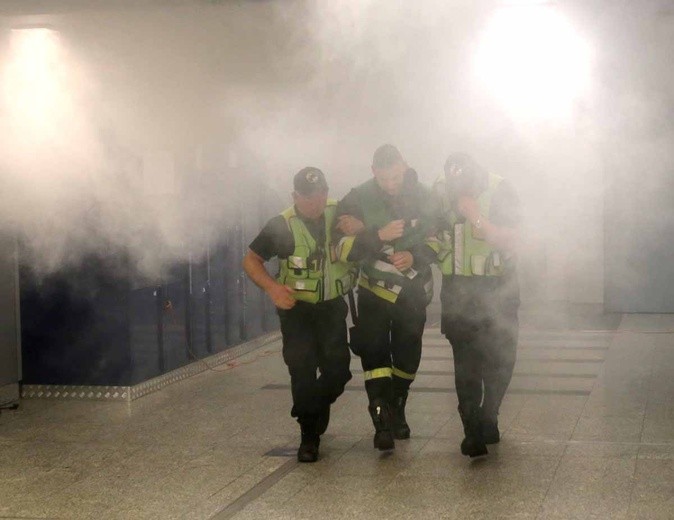 Dymy spowiły Dworzec Główny PKP w Krakowie