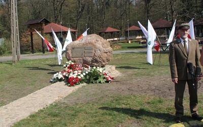 Obelisk leśników w Jedlni-Letnisku 