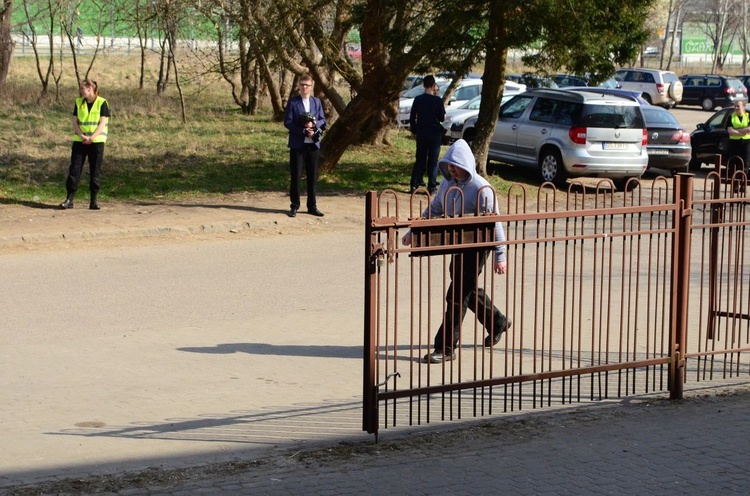 Trening antyterrorystyczny w liceum w Słupsku