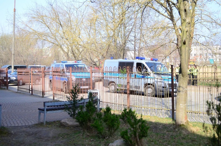 Trening antyterrorystyczny w liceum w Słupsku