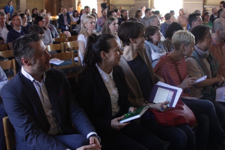 Konferencja "Wzmacnianie tożsamości dziecka"