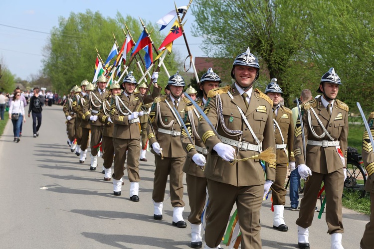 Parada straży grobowych