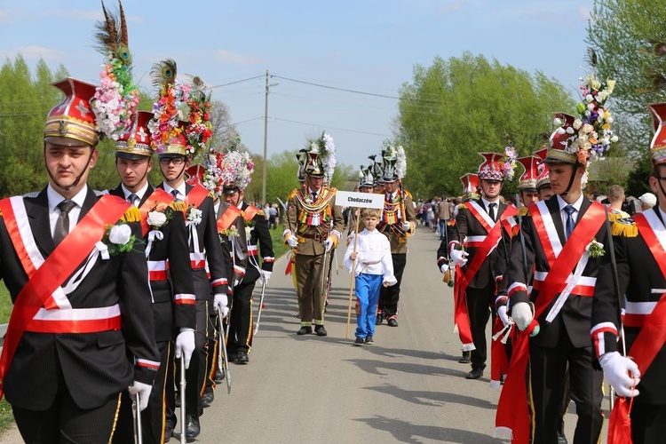 Parada straży grobowych