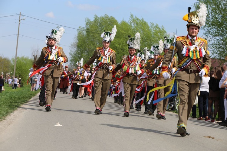 Parada straży grobowych