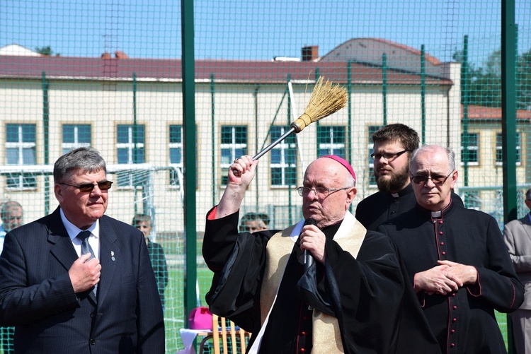 Poświęcenie kompleksu sportowego w Międzyborowie