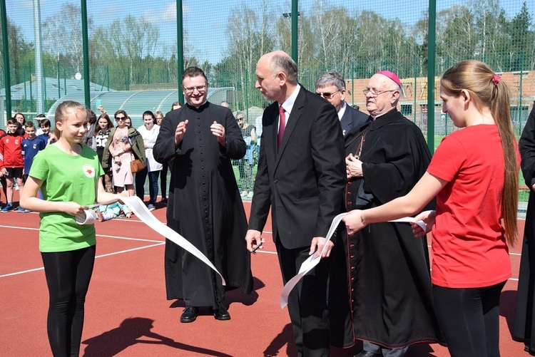 Poświęcenie kompleksu sportowego w Międzyborowie