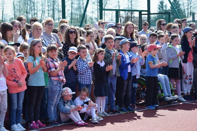 Poświęcenie kompleksu sportowego w Międzyborowie