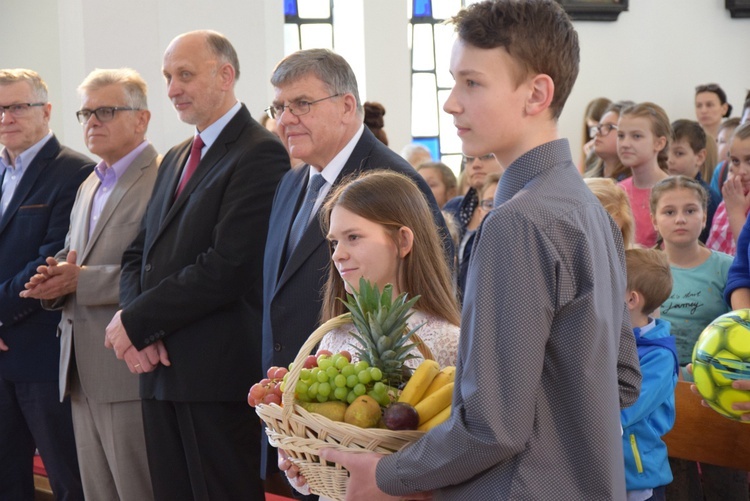 Poświęcenie kompleksu sportowego w Międzyborowie