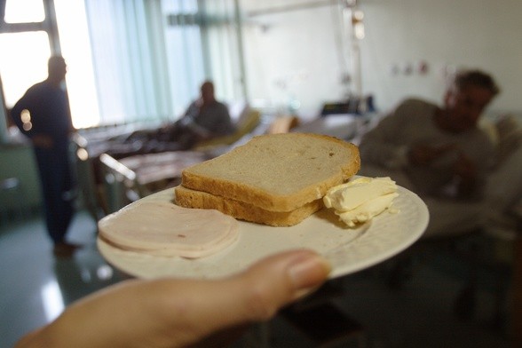 Żywienie w polskich szpitalach? Niskiej jakości, niezbilansowane