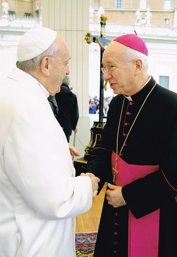 	Bp Andrzej F. Dziuba w rozmowie z następcą św. Piotra.