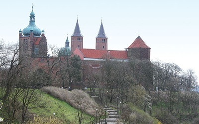 Wzgórze Tumskie  cieszy oko każdego,  kto odwiedza gród  nad Wisłą.