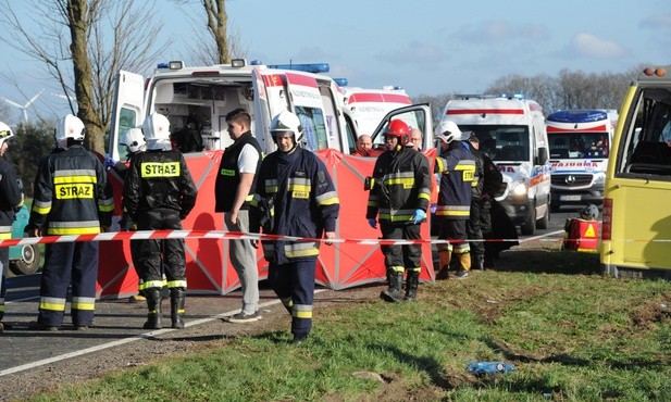 Wypadek autobusu z uczniami. Są ofiary śmiertelne