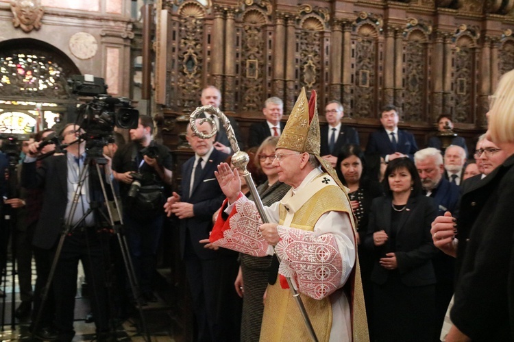 Msza św. z okazji 8. rocznicy pogrzebu Lecha i Marii Kaczyńskich