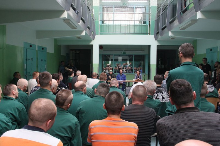 Muniek Staszczyk w więzieniu w Opolu Lubelskim