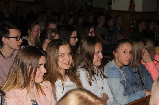 Dekanalne czuwanie młodzieży w Marcinkowicach