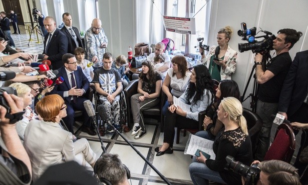 Opiekunowie osób niepełnosprawnych poprosili o spotkanie z prezydentem