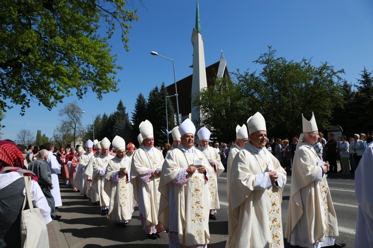 Inauguracja synodu. Nabożeństwo i procesja