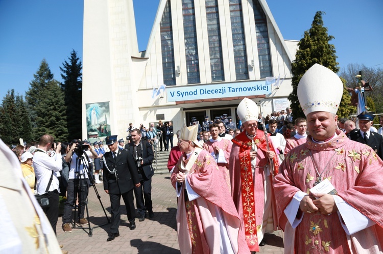 Inauguracja synodu. Nabożeństwo i procesja