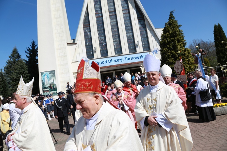 Inauguracja synodu. Nabożeństwo i procesja