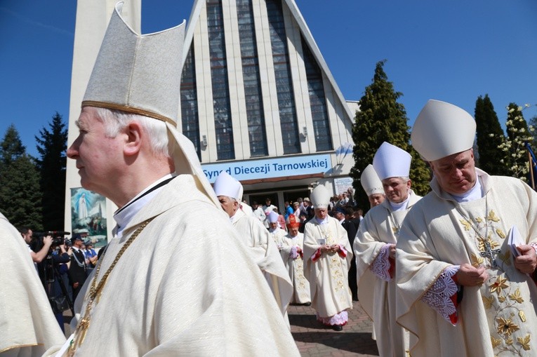 Inauguracja synodu. Nabożeństwo i procesja